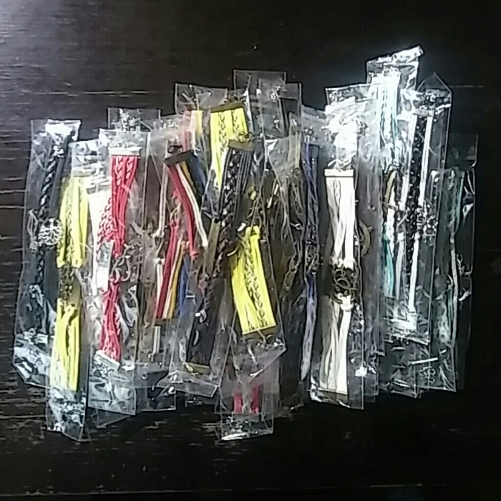 NWOT Pack of 50 fashion bracelets assorted (lot4)